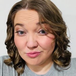 Meet your Posher, Lena